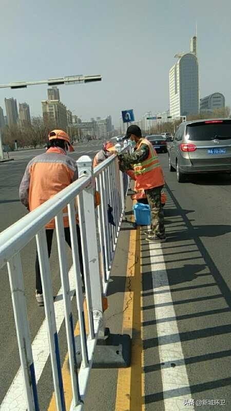 细化保洁道路公共设施，提升辖区环境卫生质量——环境卫生清洁周·新城环卫在行动