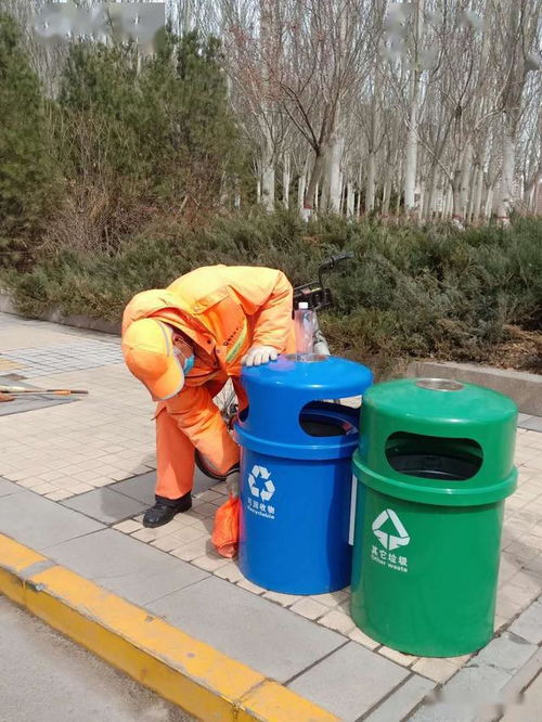 公共设施擦洗再延伸 城市品质再提升 环境卫生清洁周 新城环卫在行动